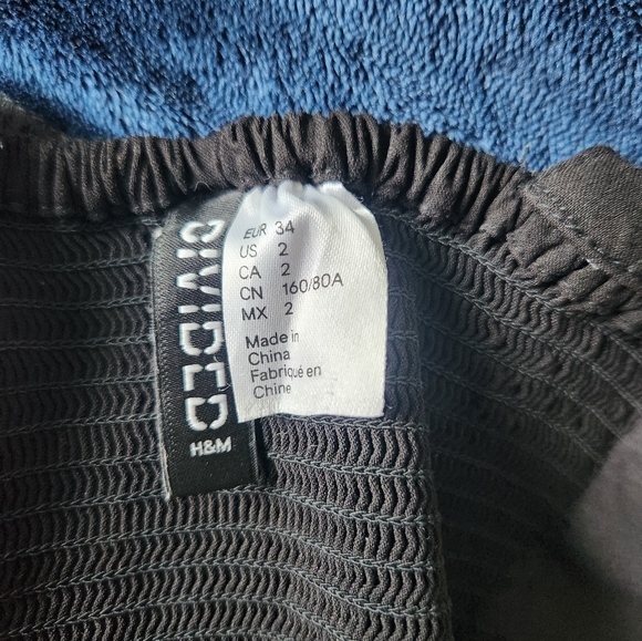 DIVIDED Pinstripe Crop Tank (Black & White, Size 2) - Picture 3 of 3